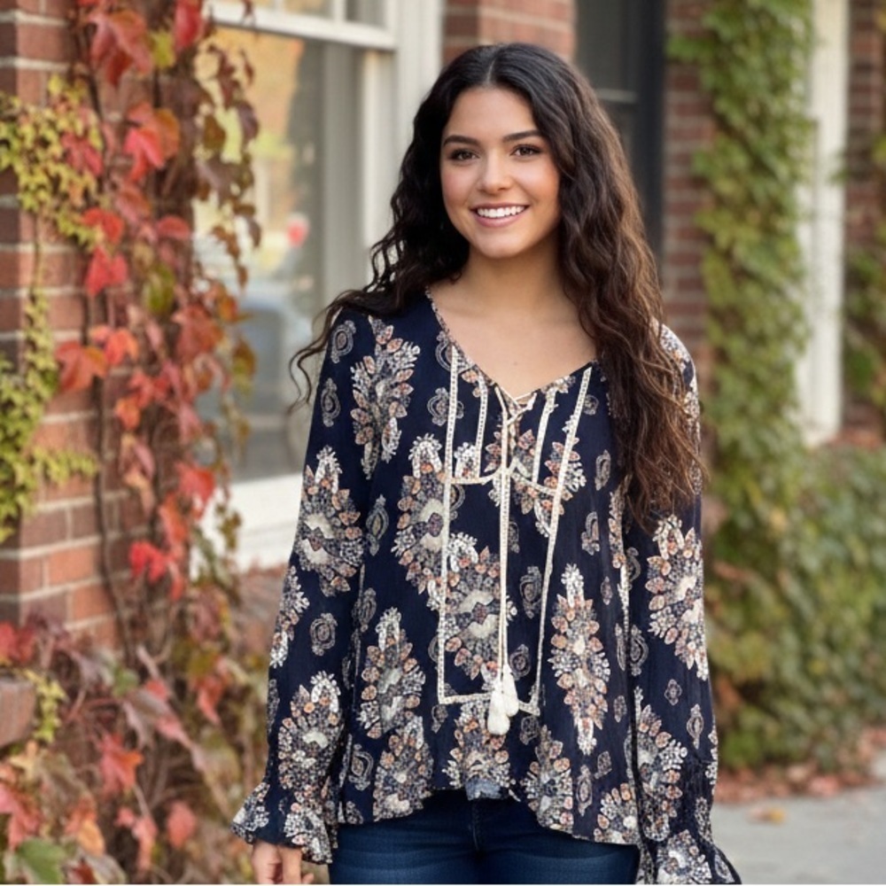 Entro Navy and Cream Paisley Lace-Up Blouse size large